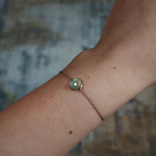 Armschmuck :lotus: | Goldarmband mit Prehnit in sanftem Mint
