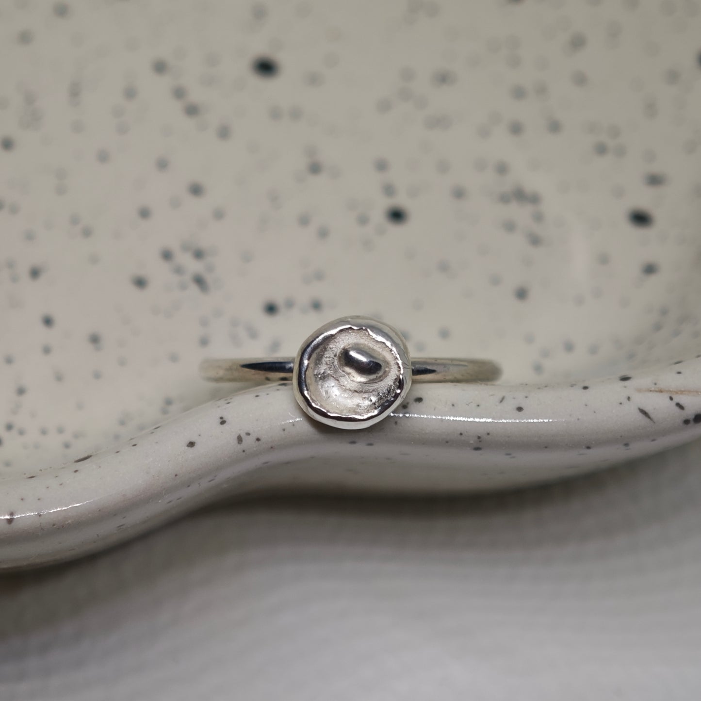 Ring :punto: | Organisches Feinsilber-Fundstück als Ringkopf