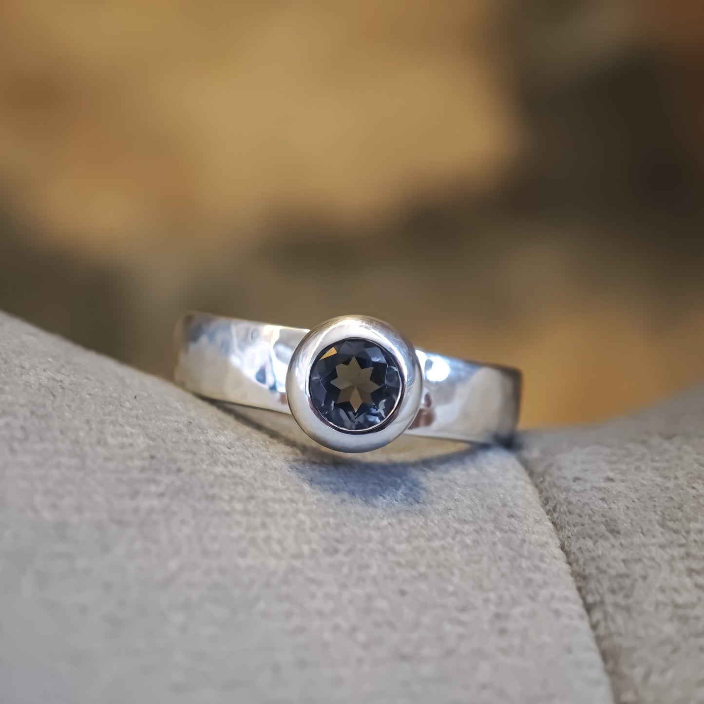 Ring :shadow: | Silber und Grau in weiblichen Formen