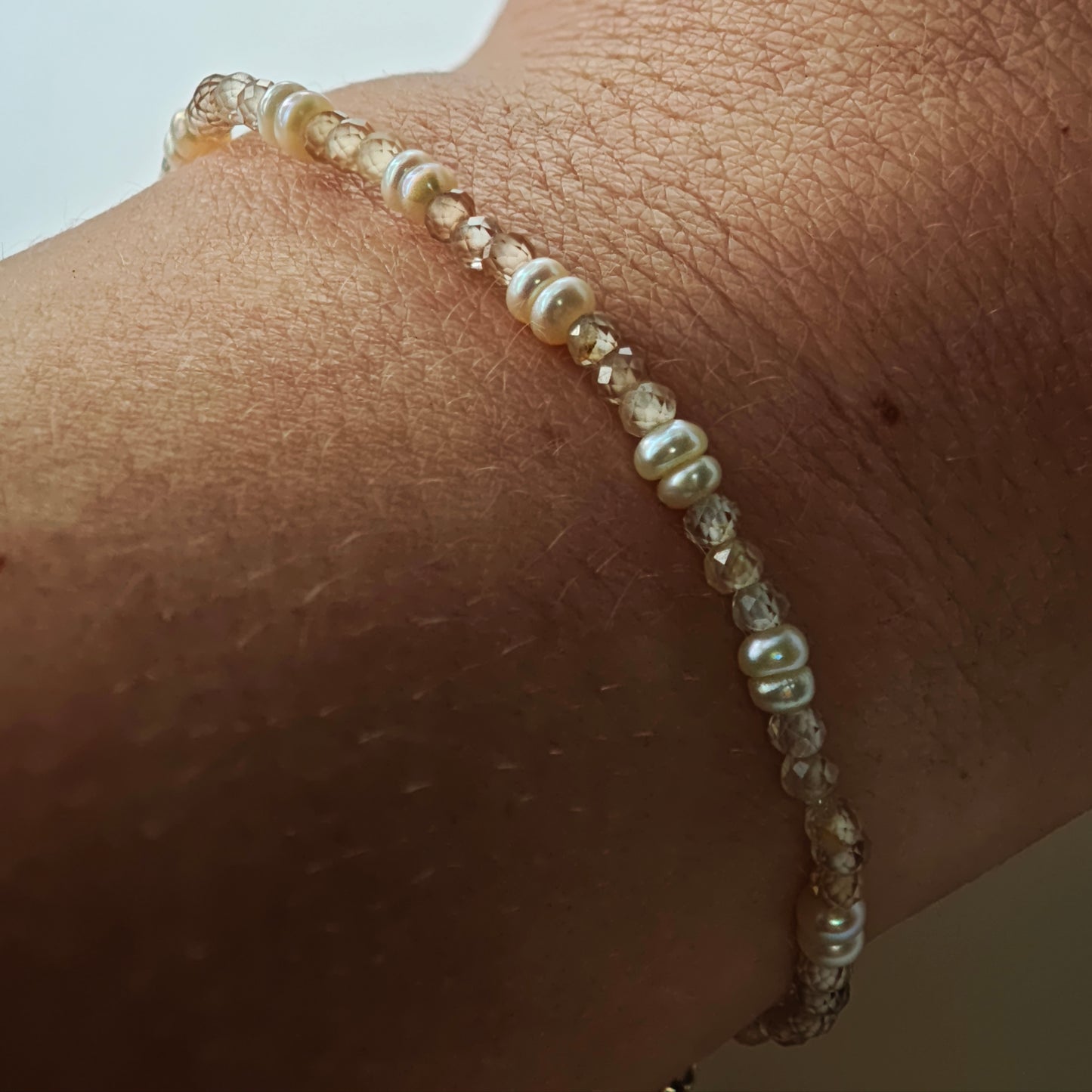 Armschmuck :via: | schmales Edelstein-Armband mit Zirkon & Perle