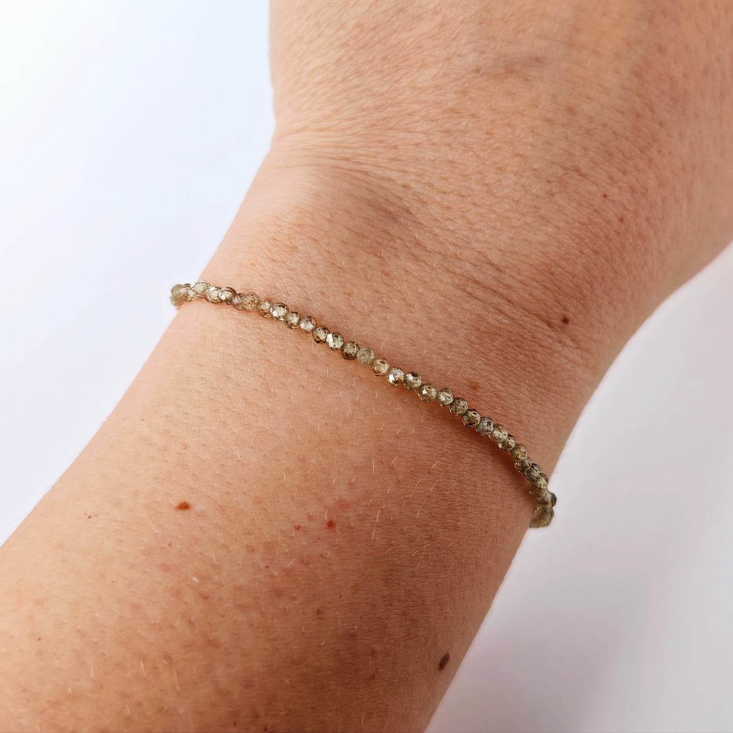 Armschmuck :via: | olivgrüne Naturstein-Reihe mit Silberkette