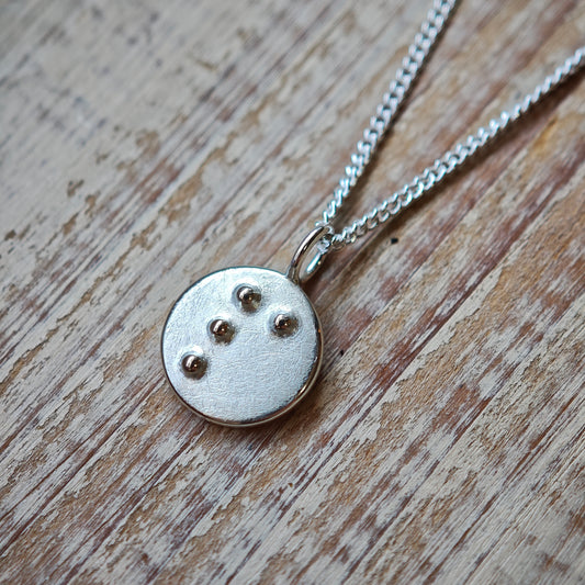 Halsschmuck :braille: | runder Anhänger mit Blindenschrift aus Silber