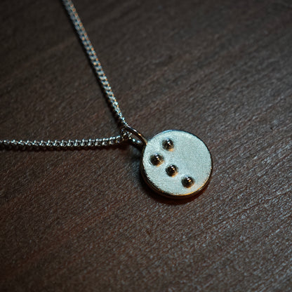 Halsschmuck :braille: | runder Anhänger mit Blindenschrift aus Silber