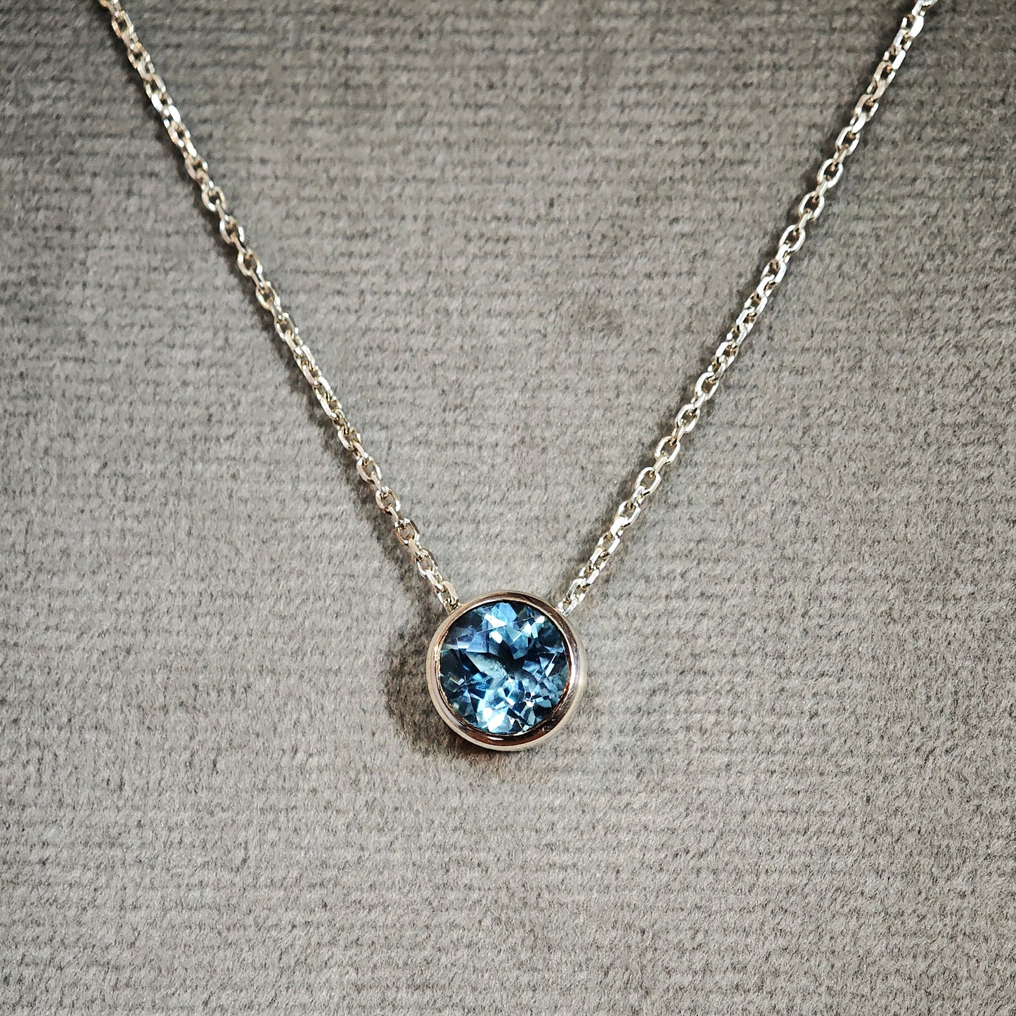 Halsschmuck :clare: | Silberkette mit intensiv blauem Topas