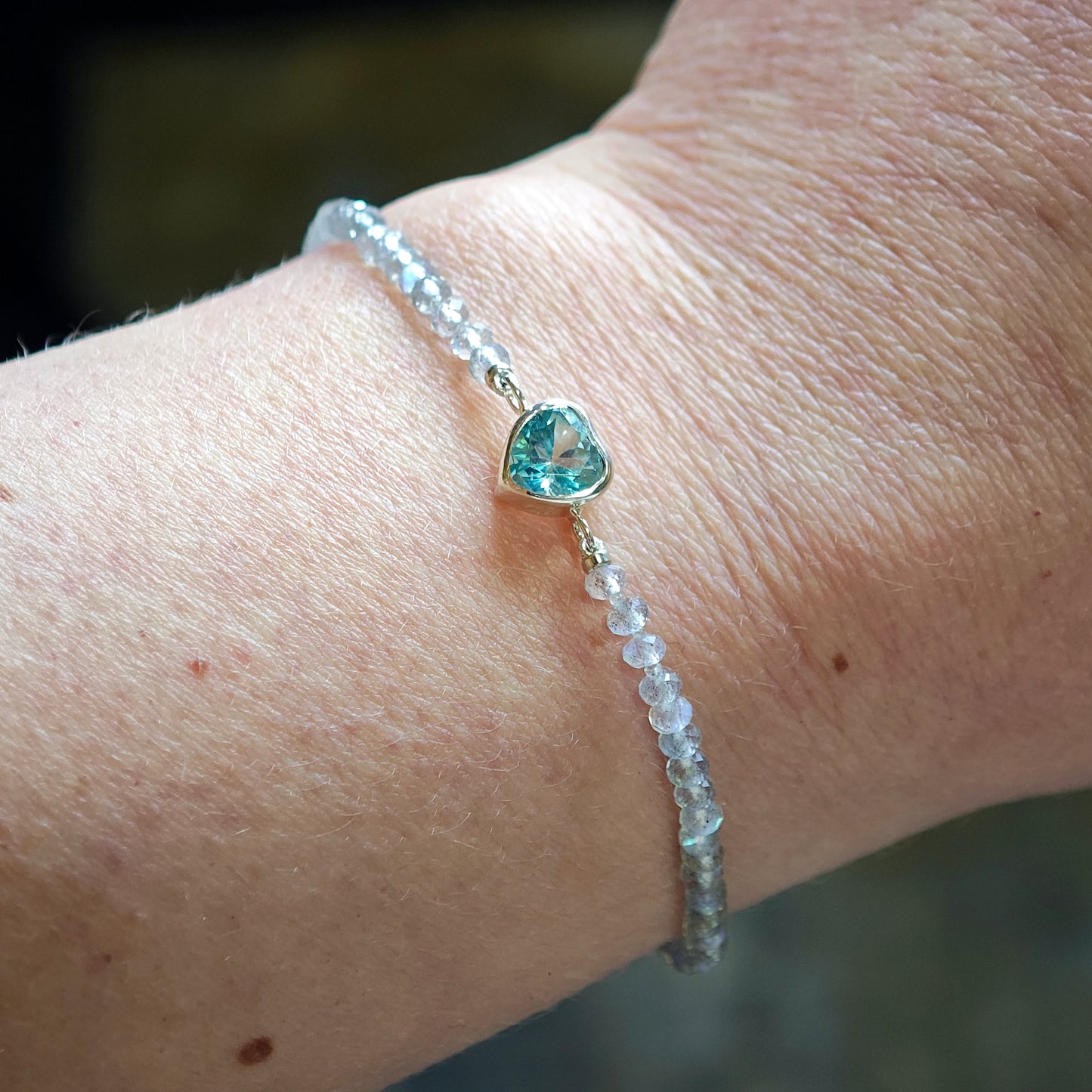Armschmuck :via+: | Labradorit-Reihe mit Topas-Center-Piece