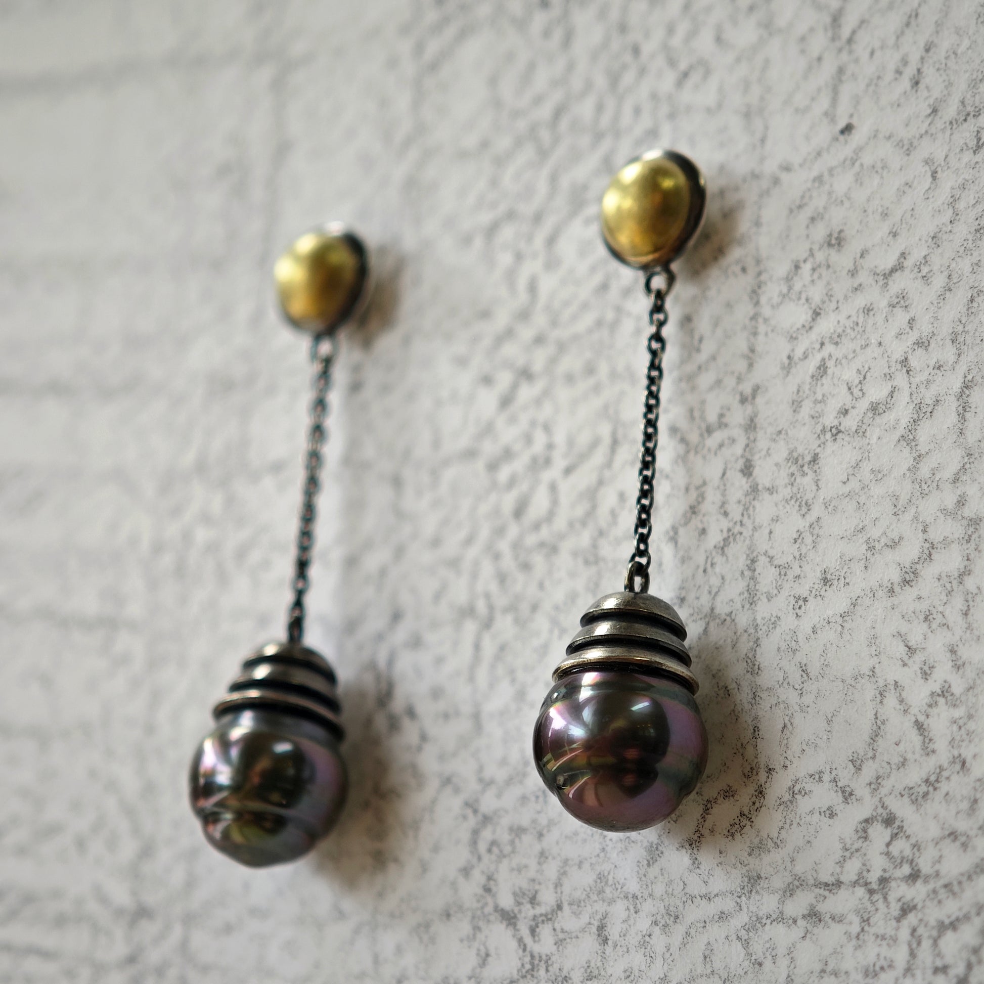 Lange Ohrstecker dunkle Perle Tahiti Gold Silber hochwertiger schwarzer Schmuck Unikat