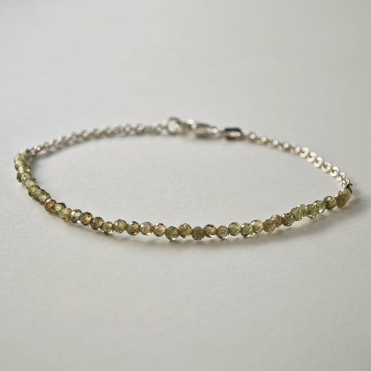Armschmuck :via: | olivgrüne Naturstein-Reihe mit Silberkette