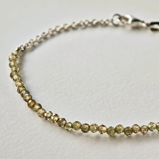 Armschmuck :via: | olivgrüne Naturstein-Reihe mit Silberkette