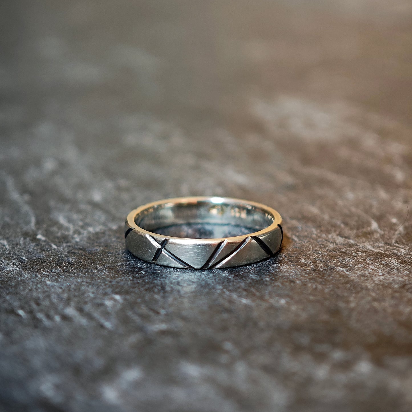 Ring :linea: | Silberring mit oxidiertem Linienbild