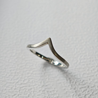 Ring :vale: | mattierter Vorsteckring mit spitzem Schwung