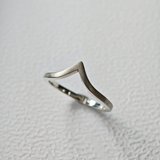 Ring :vale: | mattierter Vorsteckring mit spitzem Schwung