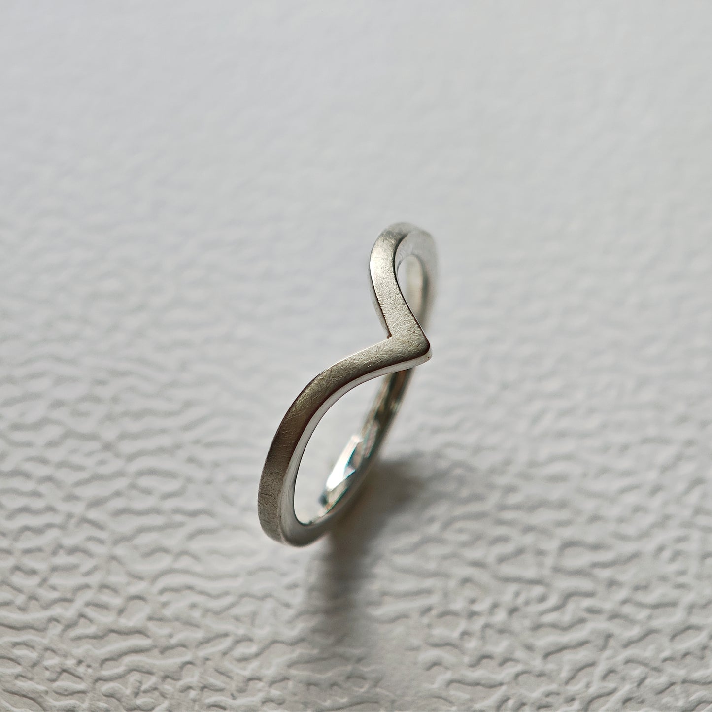 Ring :vale: | mattierter Vorsteckring mit spitzem Schwung