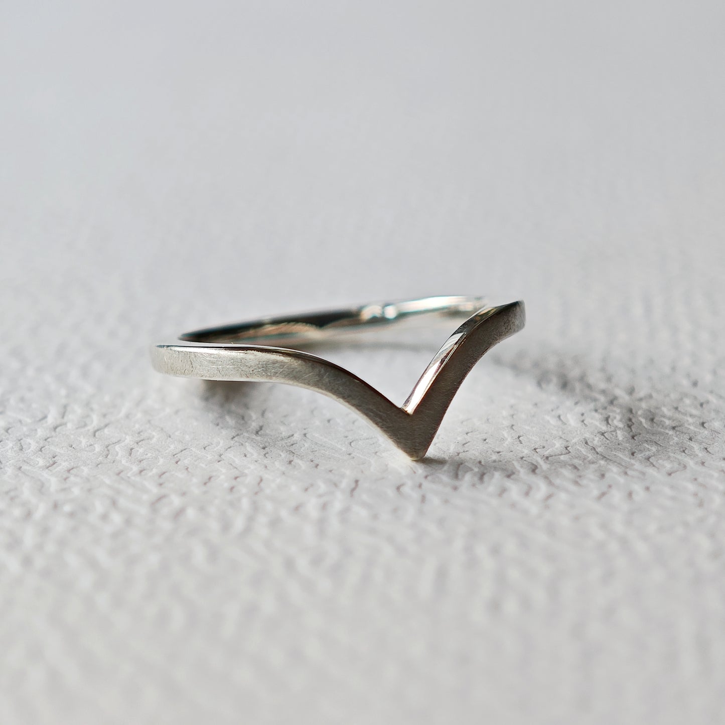 Ring :vale: | mattierter Vorsteckring mit spitzem Schwung