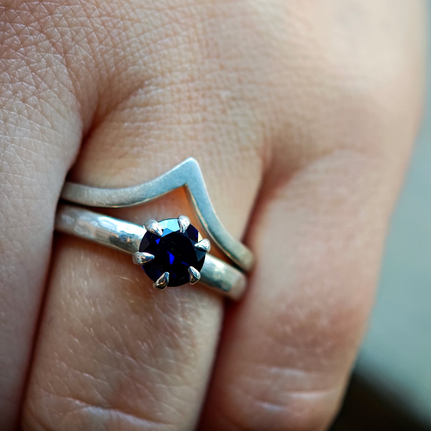 Ring :vale: | mattierter Vorsteckring mit spitzem Schwung