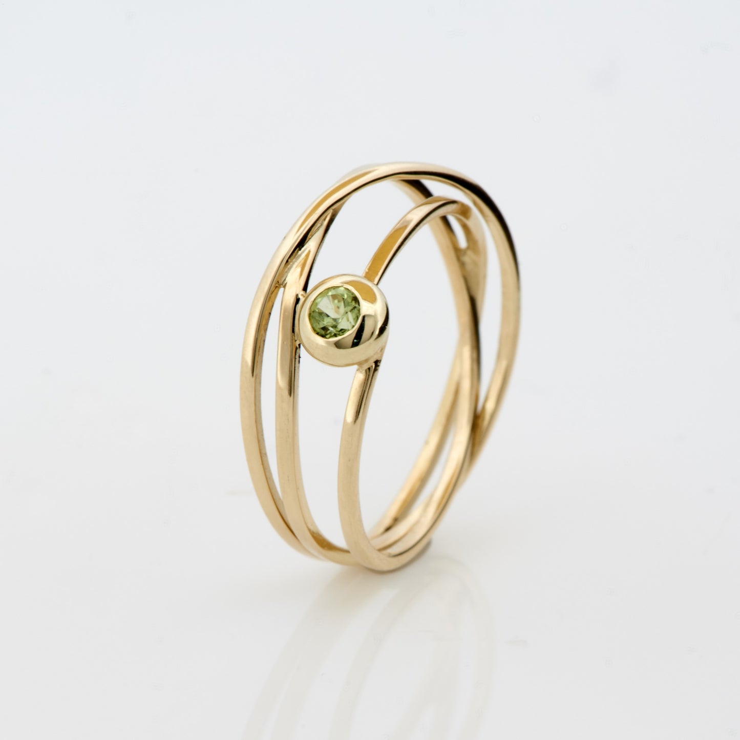 Ring :aria: | Verspielter Wickelring aus Gelbgold mit Peridot