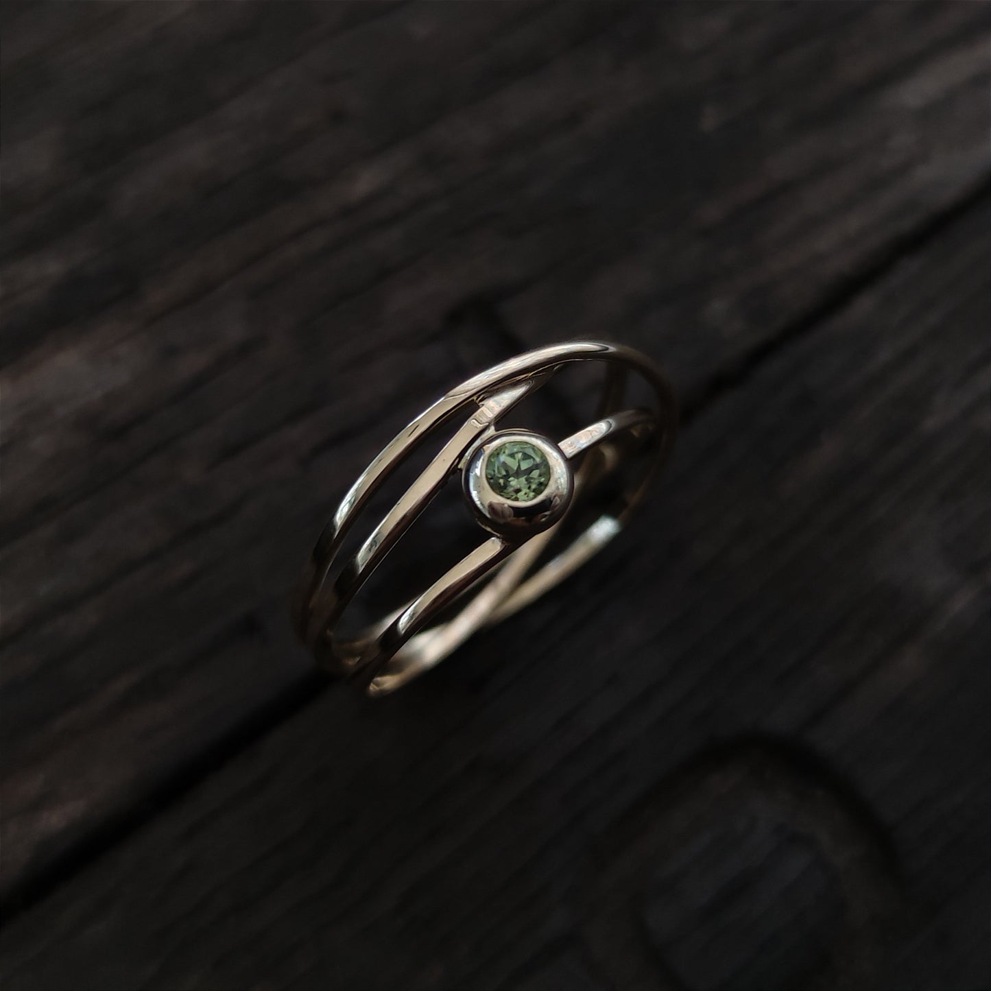 Ring :aria: | Verspielter Wickelring aus Gelbgold mit Peridot