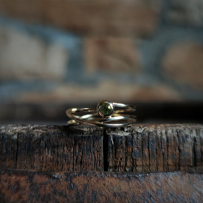 Ring :aria: | Verspielter Wickelring aus Gelbgold mit Peridot