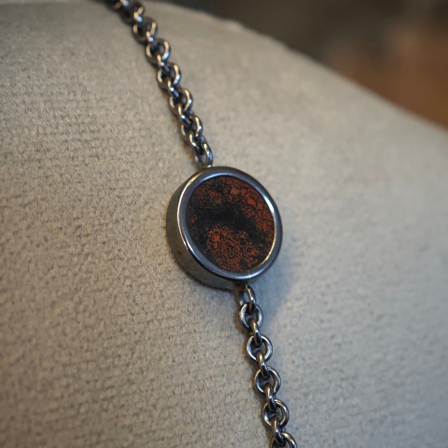 Armschmuck :drago: | Statement mit versteinertem Dino-Knochen