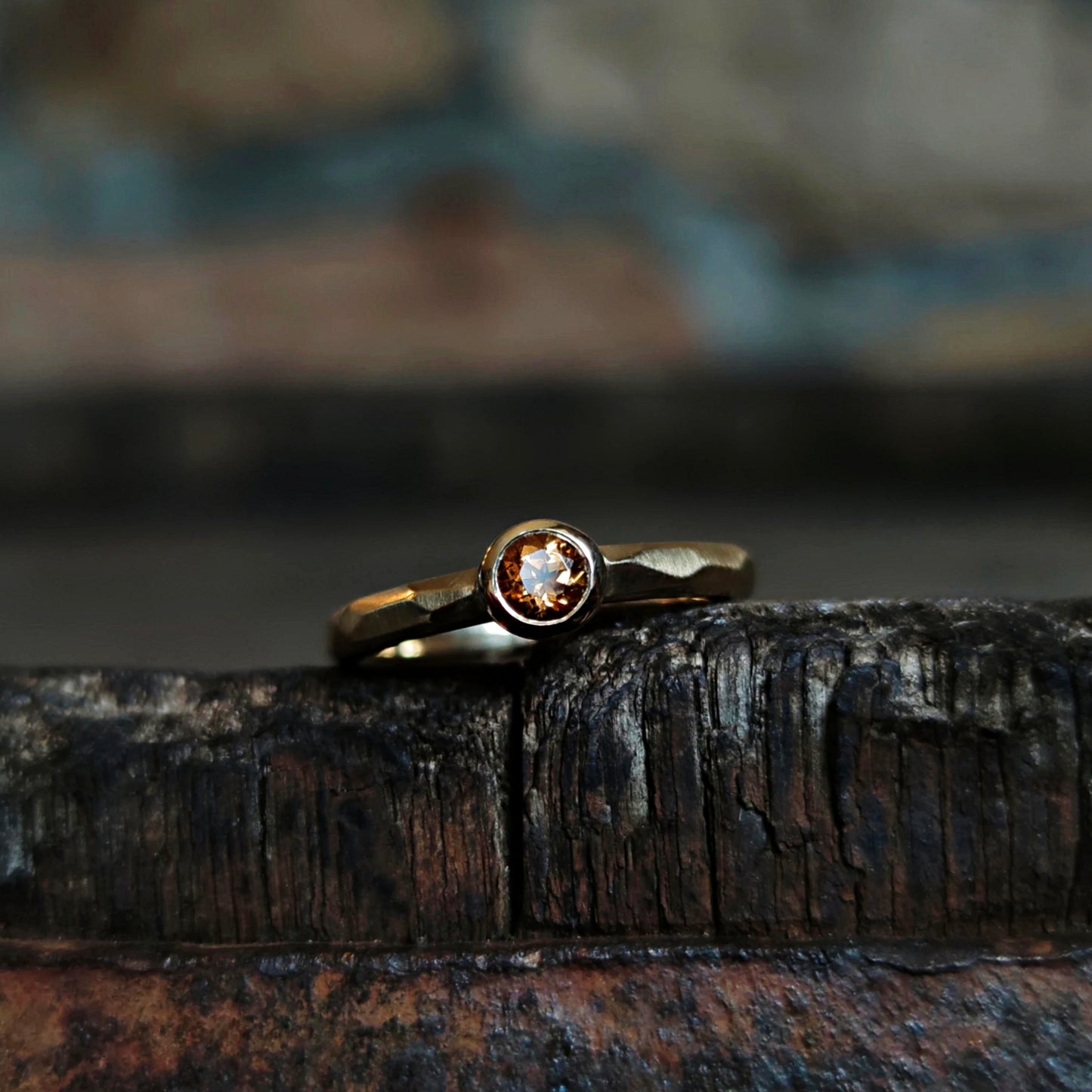 Ring :ground: | sanfter Lichtschein in facettiertem Gelbgold