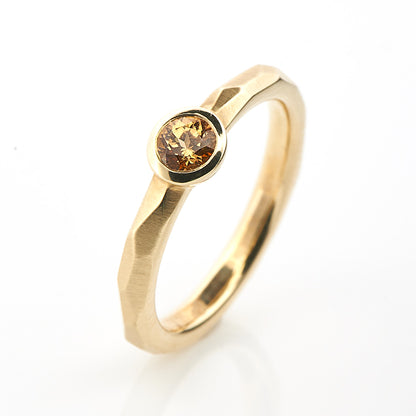Ring :ground: | sanfter Lichtschein in facettiertem Gelbgold