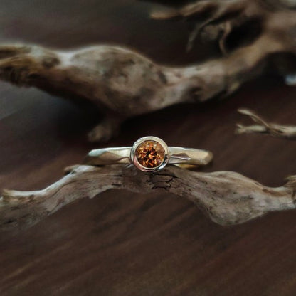 Ring :ground: | sanfter Lichtschein in facettiertem Gelbgold
