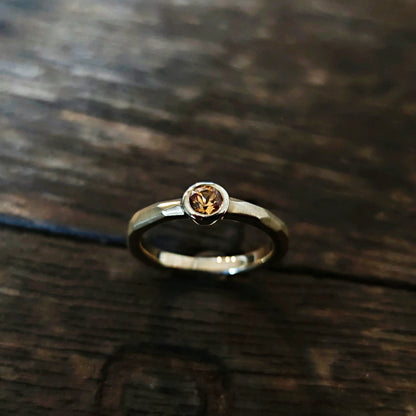 Ring :ground: | sanfter Lichtschein in facettiertem Gelbgold