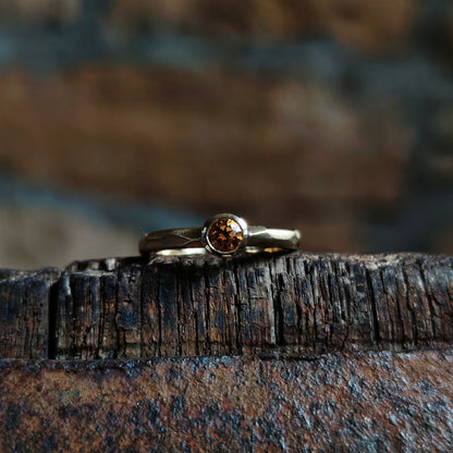 Ring :ground: | sanfter Lichtschein in facettiertem Gelbgold