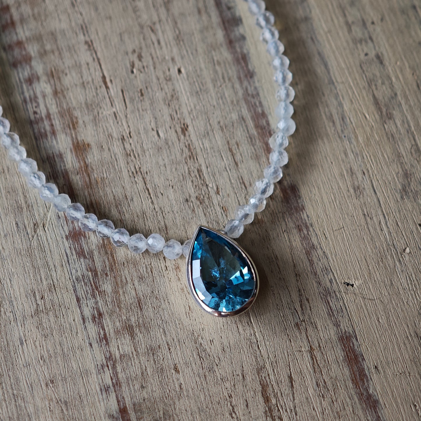 Halsschmuck :reflections: | Kunstvolle Harmonie aus Edelsteinen in Silber
