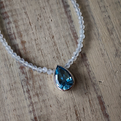 Halsschmuck :reflections: | Kunstvolle Harmonie aus Edelsteinen in Silber