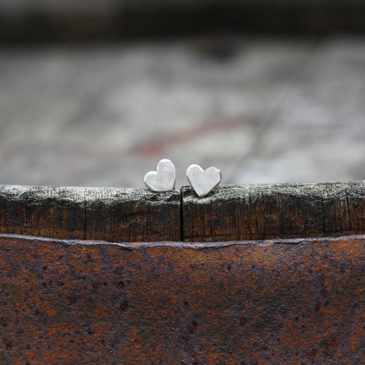 Ohrschmuck :hearts: | Herzform aus Silber mit rustikalem Facetten-Rand