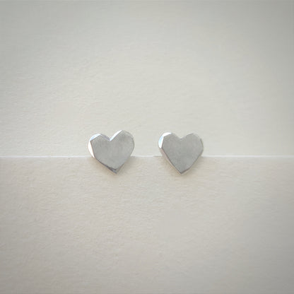 Ohrschmuck :hearts: | Herzform aus Silber mit rustikalem Facetten-Rand