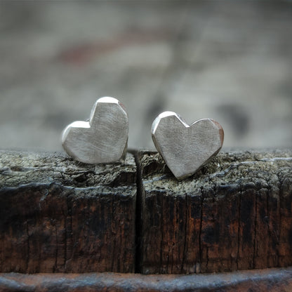 Ohrschmuck :hearts: | Herzform aus Silber mit rustikalem Facetten-Rand