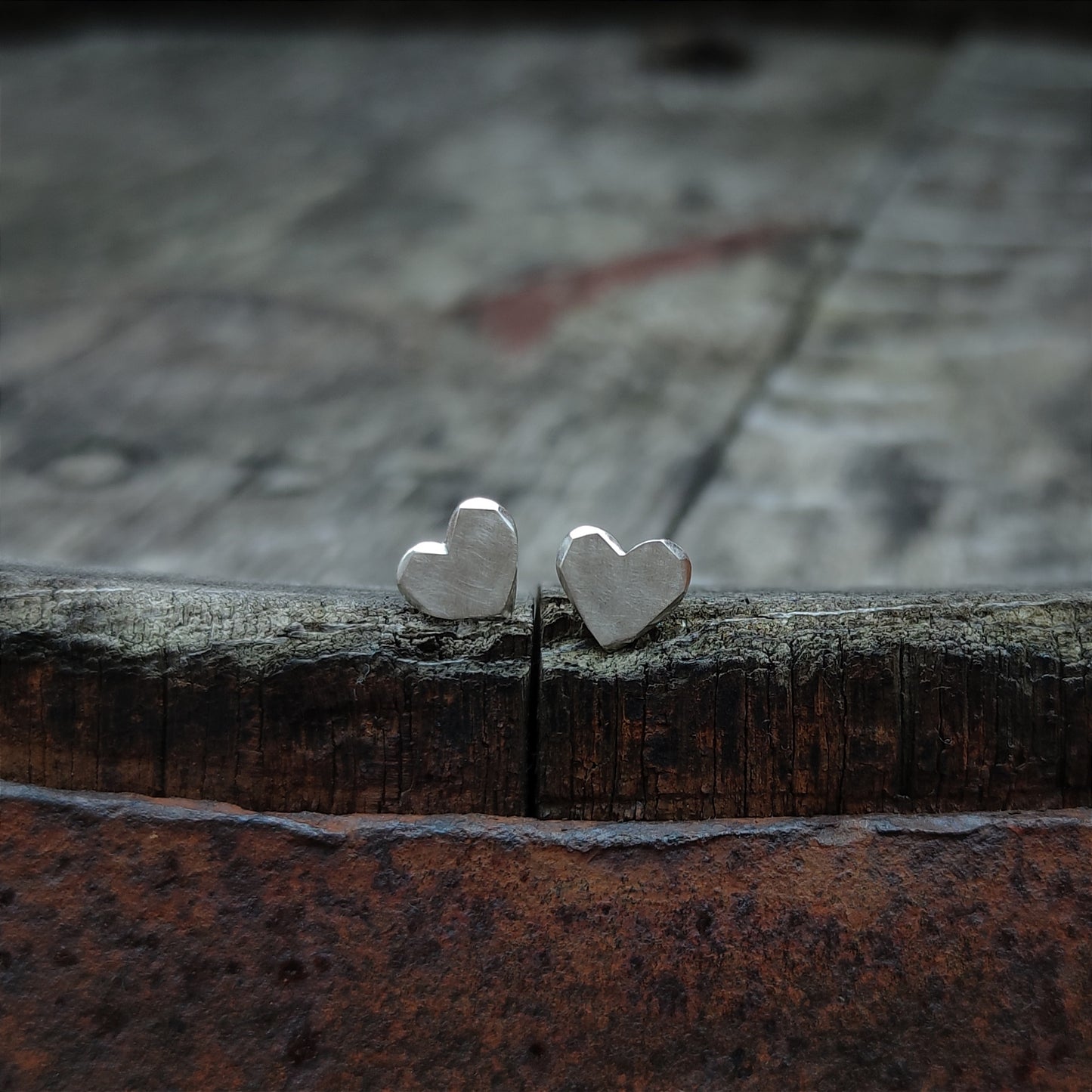 Ohrschmuck :hearts: | Herzform aus Silber mit rustikalem Facetten-Rand
