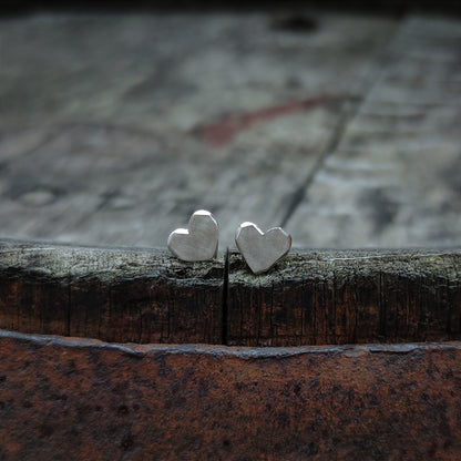 Ohrschmuck :hearts: | Herzform aus Silber mit rustikalem Facetten-Rand