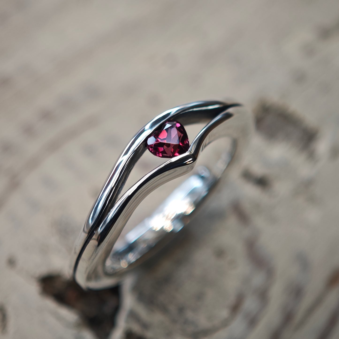 Ring :hug: | Rhodolith-Herz in einer Umarmung aus Silber