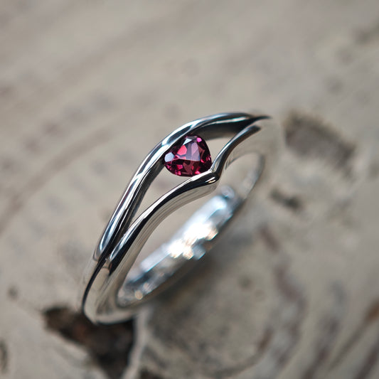 Ring :hug: | Rhodolith-Herz in einer Umarmung aus Silber