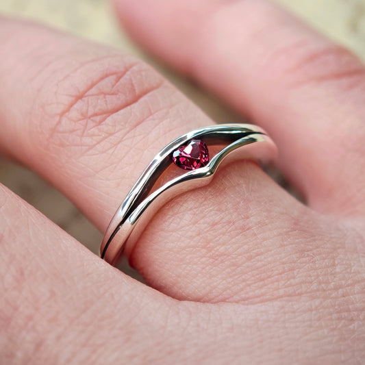 Ring :hug: | Rhodolith-Herz in einer Umarmung aus Silber