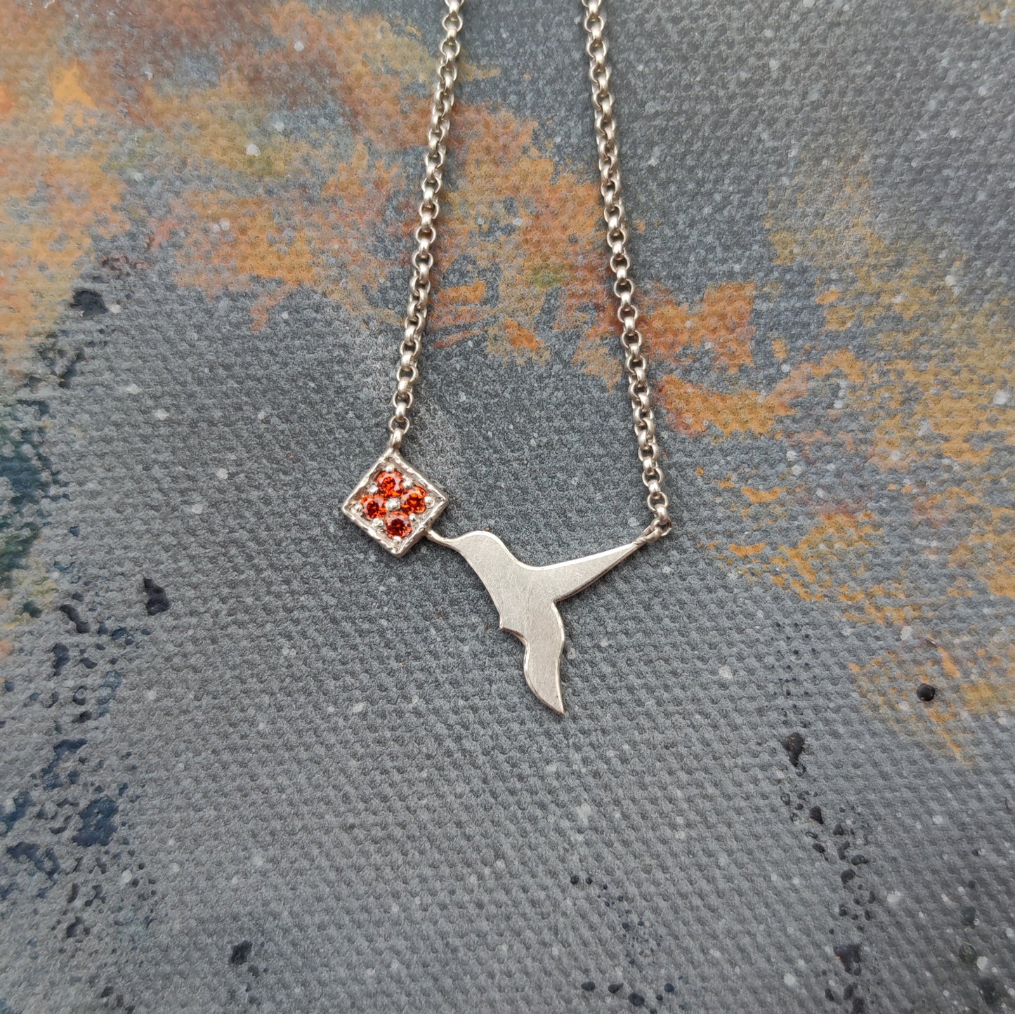 Halsschmuck :hummingbird: | Silberkette mit Kolibri an leuchtender Blüte