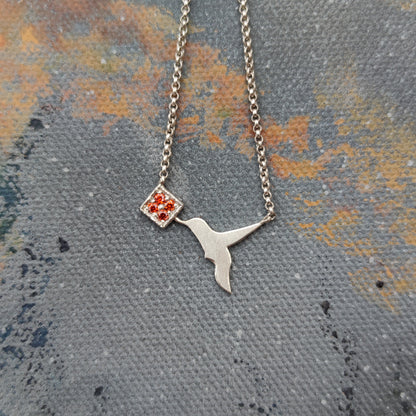 Halsschmuck :hummingbird: | Silberkette mit Kolibri an leuchtender Blüte