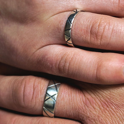 Ring :linea: | Silberring mit oxidiertem Linienbild