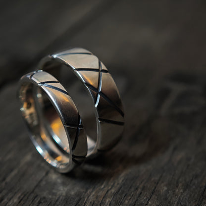 Ring :linea: | Silberring mit oxidiertem Linienbild