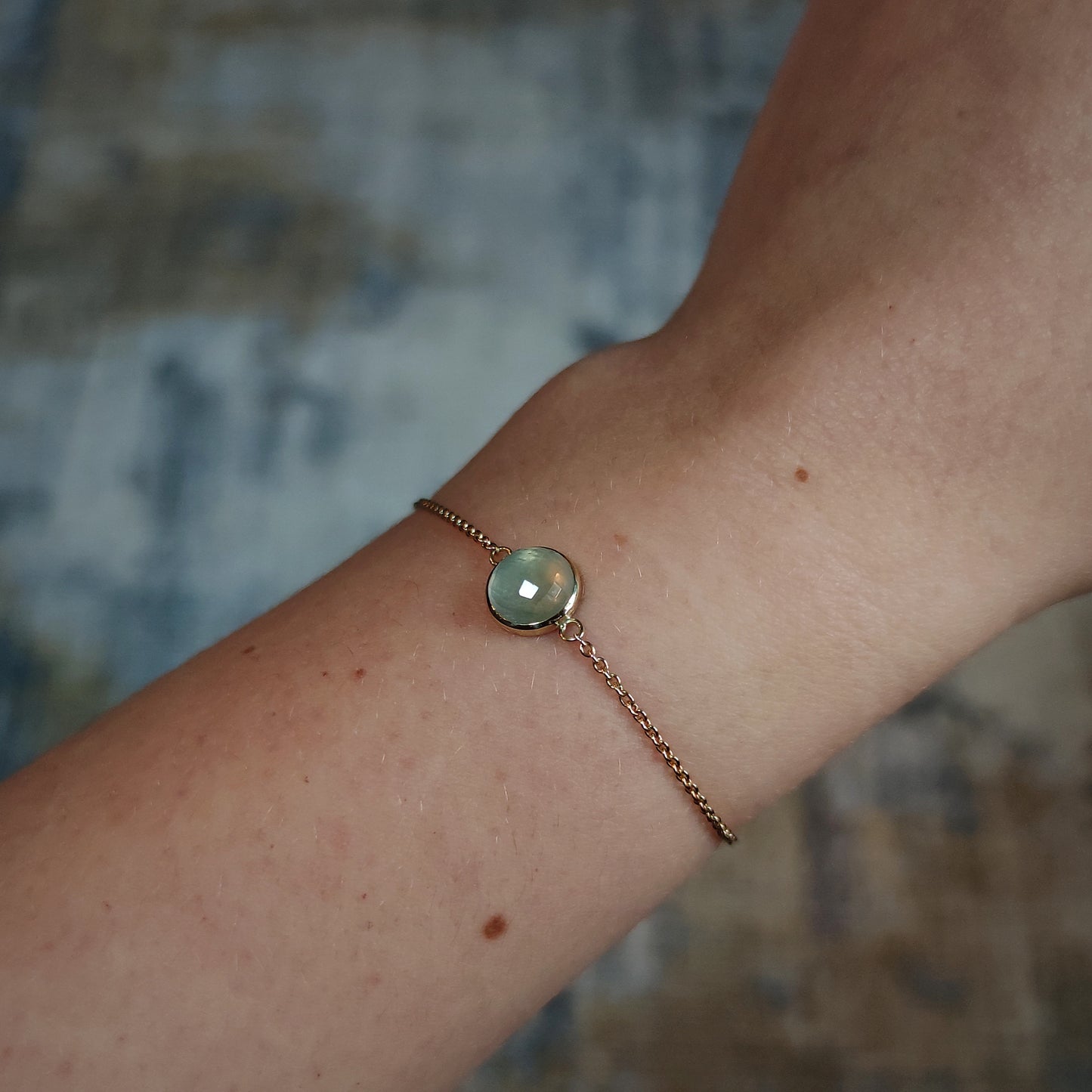 Armschmuck :lotus: | Goldarmband mit Prehnit in sanftem Mint