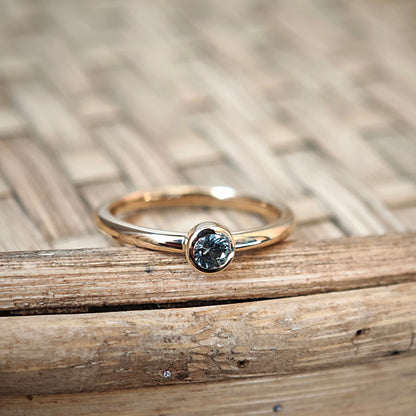 Ring :olea: | Versprechen von Beständigkeit in sanftem Grün und Gelbgold