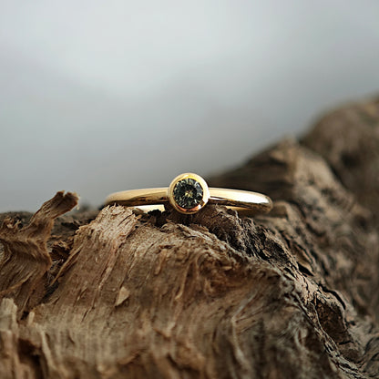 Ring :olea: | Versprechen von Beständigkeit in sanftem Grün und Gelbgold