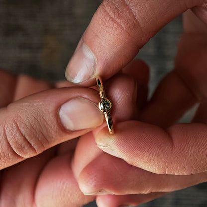 Ring :olea: | Versprechen von Beständigkeit in sanftem Grün und Gelbgold