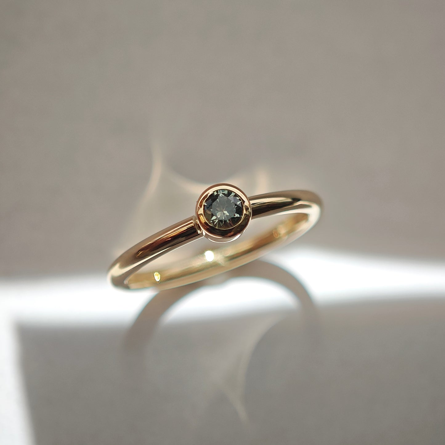 Ring :olea: | Versprechen von Beständigkeit in sanftem Grün und Gelbgold