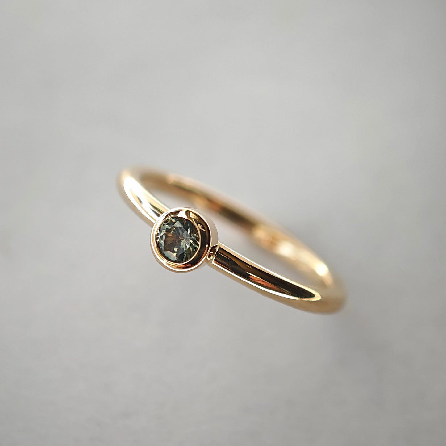Ring :olea: | Versprechen von Beständigkeit in sanftem Grün und Gelbgold