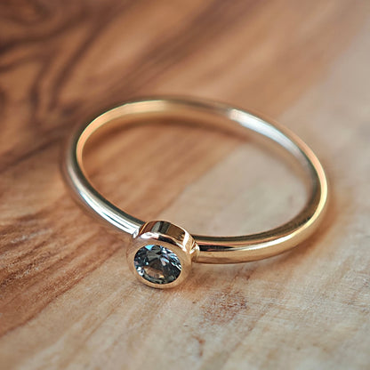 Ring :olea: | Versprechen von Beständigkeit in sanftem Grün und Gelbgold