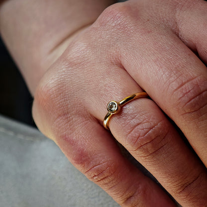 Ring :olea: | Versprechen von Beständigkeit in sanftem Grün und Gelbgold