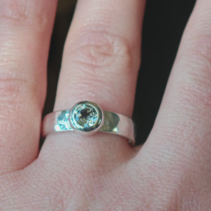 Ring :shadow: | Silber und Grau in weiblichen Formen